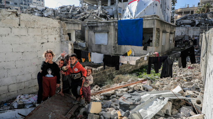 Infancias bombardeadas: sensibilidad, abandono y verdad en “Nacido en Gaza”